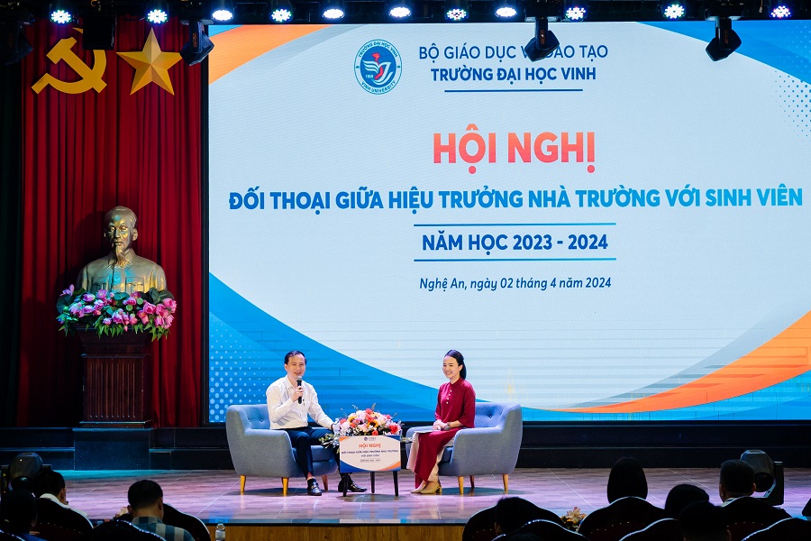 Hội nghị đối thoại giữa Hiệu trưởng Trường Đại học Vinh với sinh viên năm học 2023 - 2024